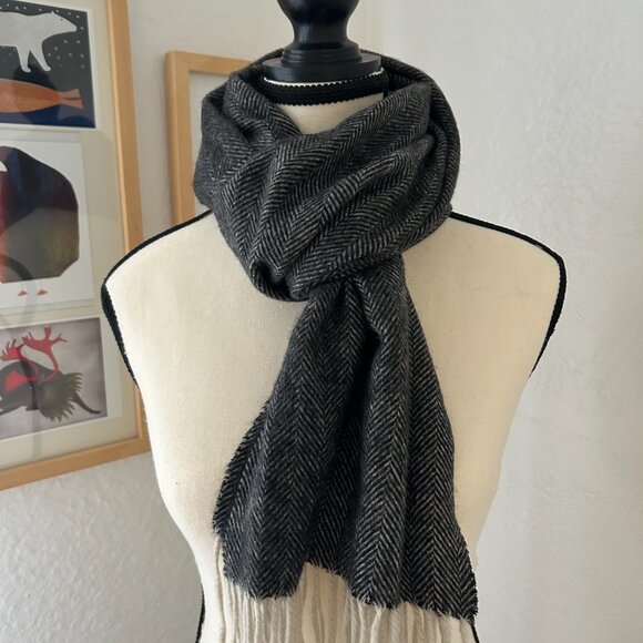 Ascot 100% Cashmere Scarf Made in Germany Black and Off White Herringbone - Picture 2 of 4
